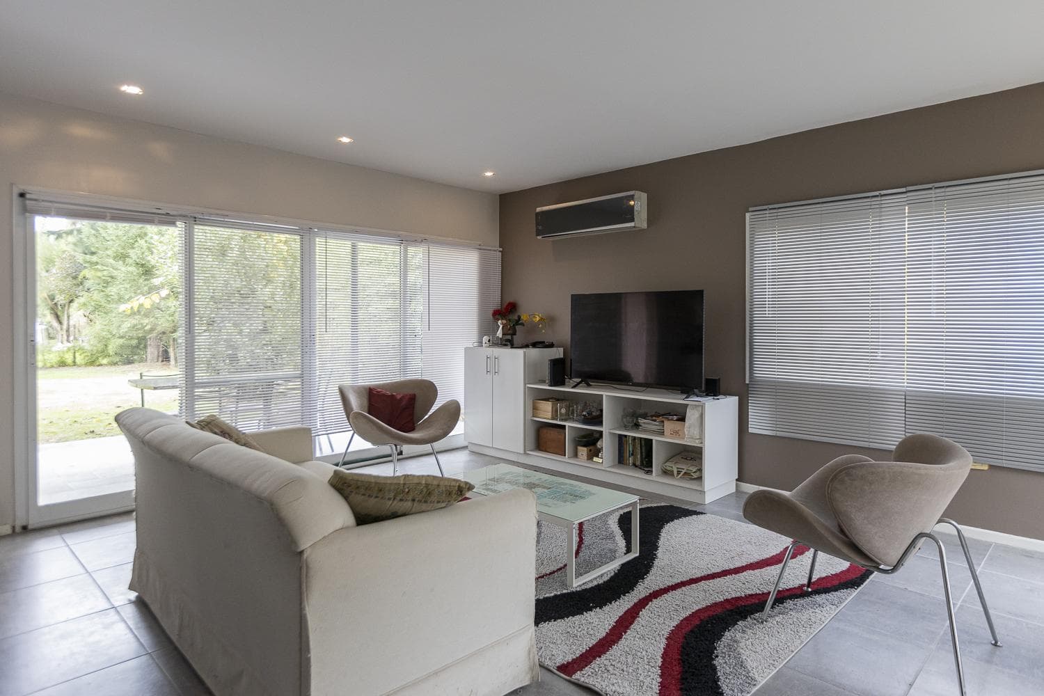 FOR SALE: 4-ROOM HOUSE in Malibu CANNING