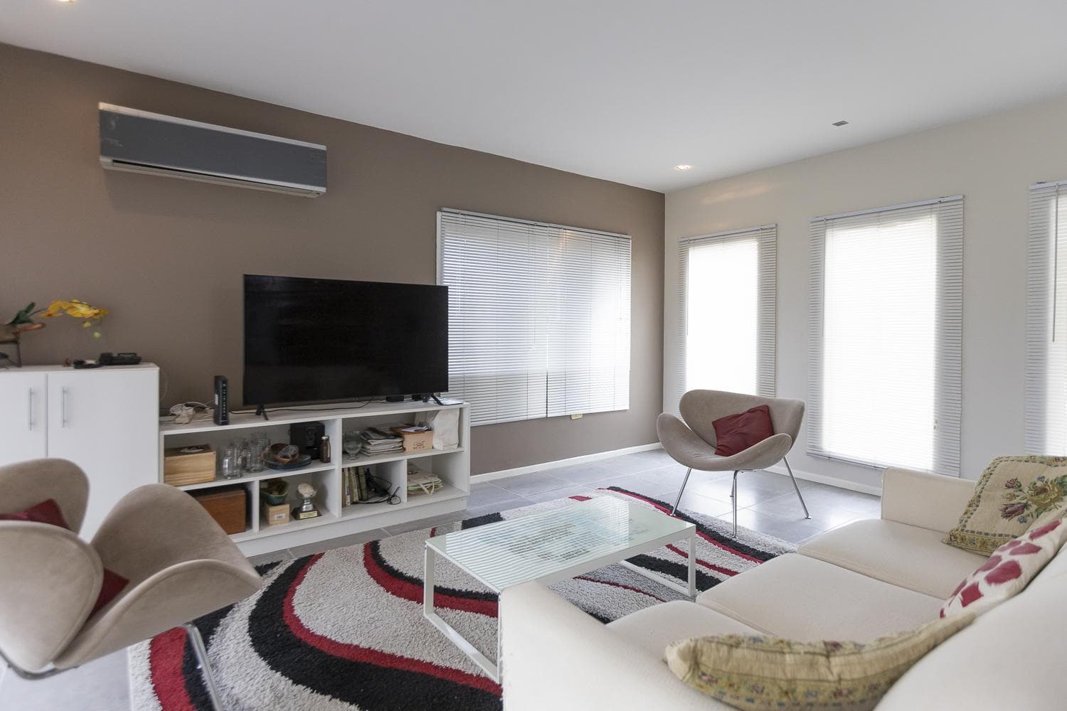 FOR SALE: 4-ROOM HOUSE in Malibu CANNING