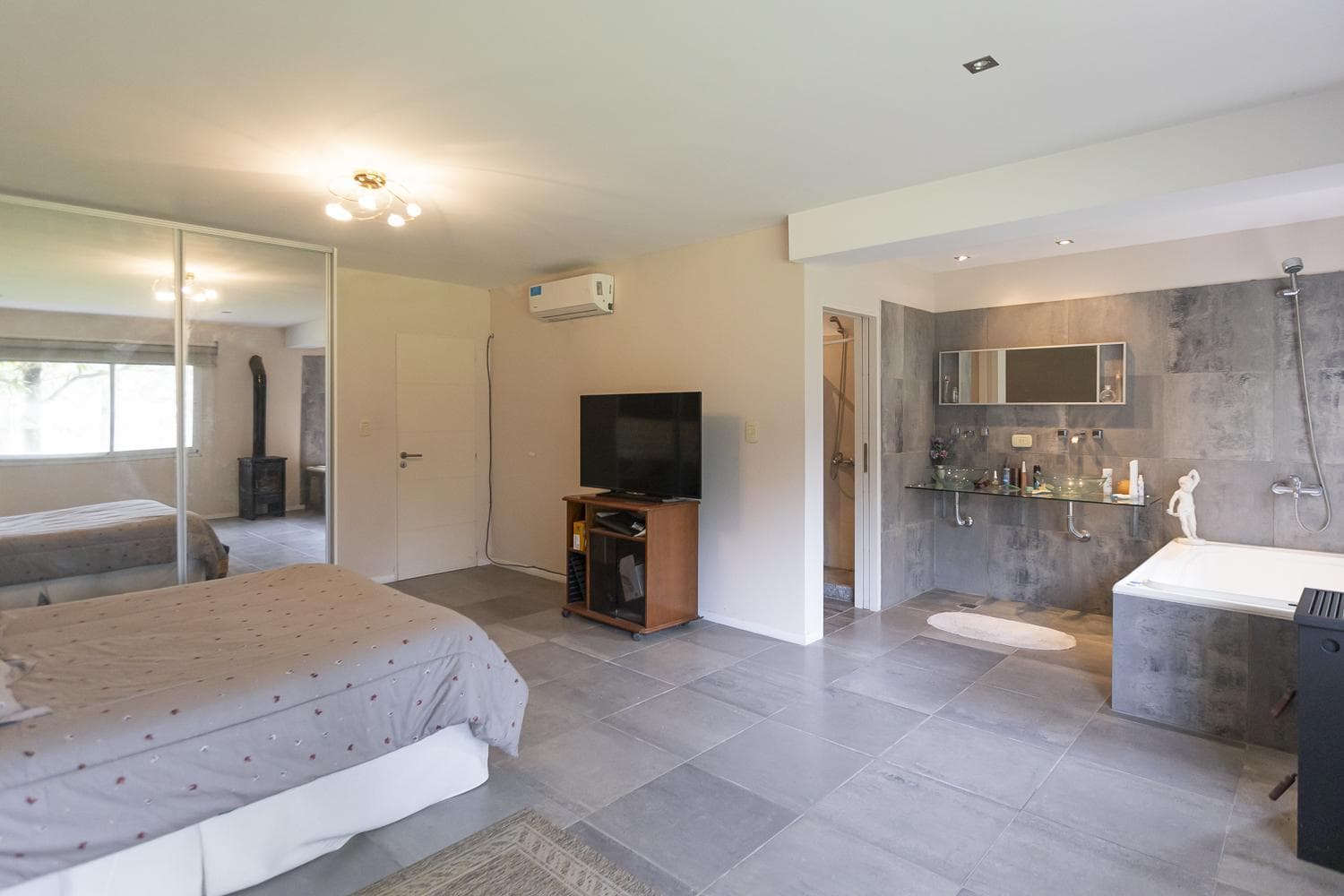 FOR SALE: 4-ROOM HOUSE in Malibu CANNING