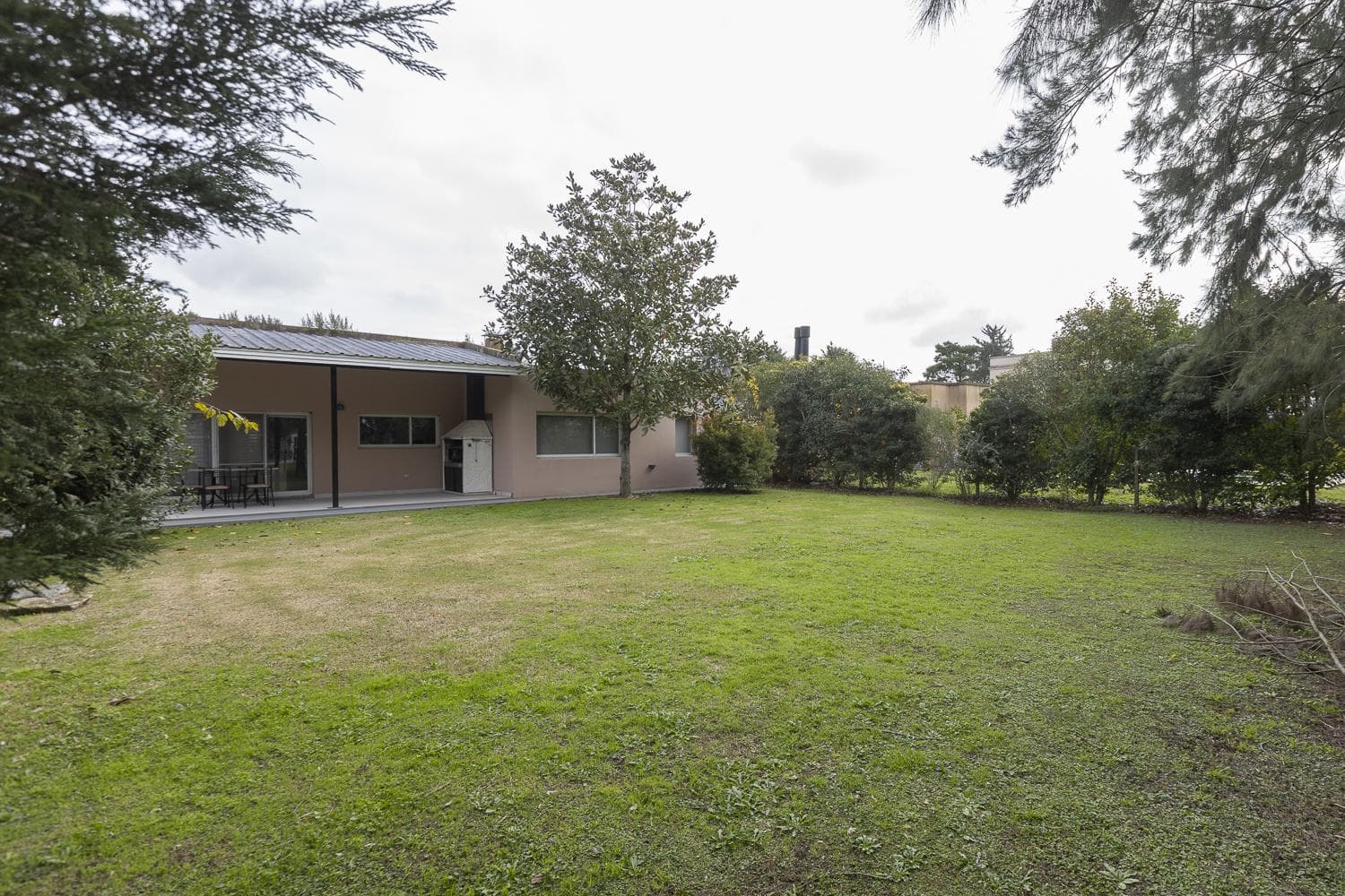 FOR SALE: 4-ROOM HOUSE in Malibu CANNING