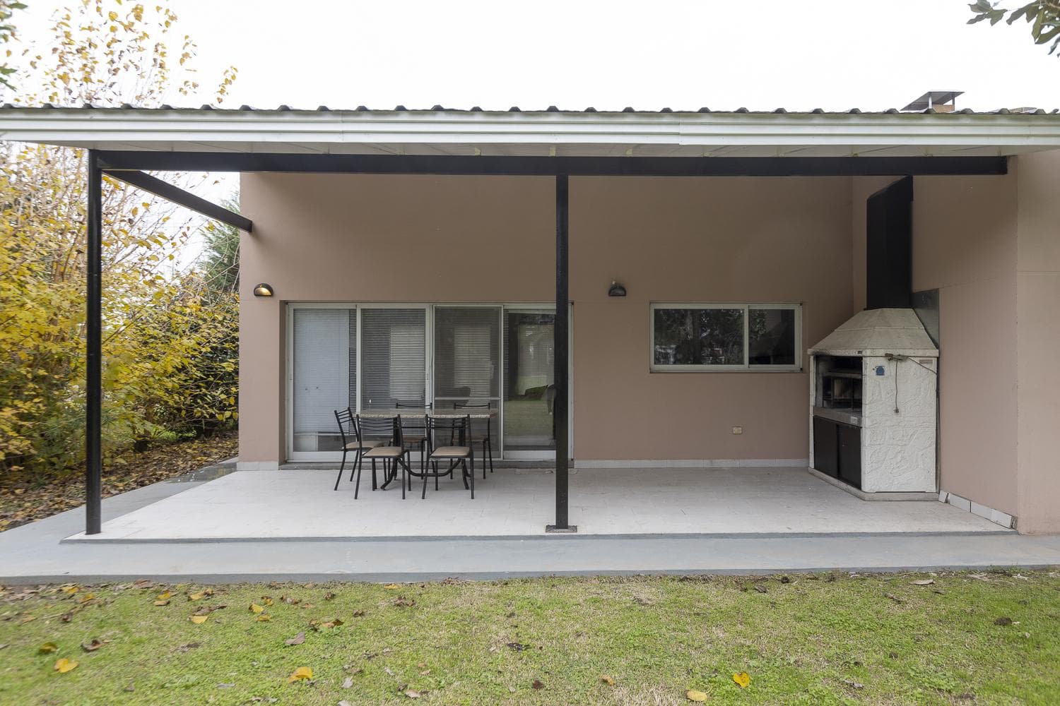 FOR SALE: 4-ROOM HOUSE in Malibu CANNING