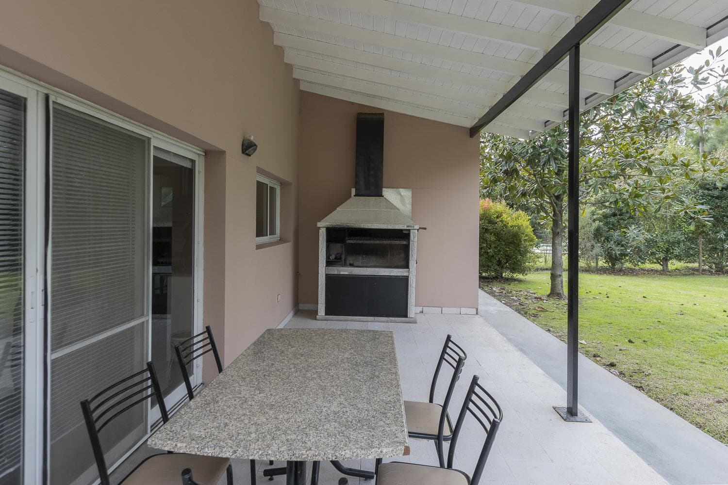 FOR SALE: 4-ROOM HOUSE in Malibu CANNING