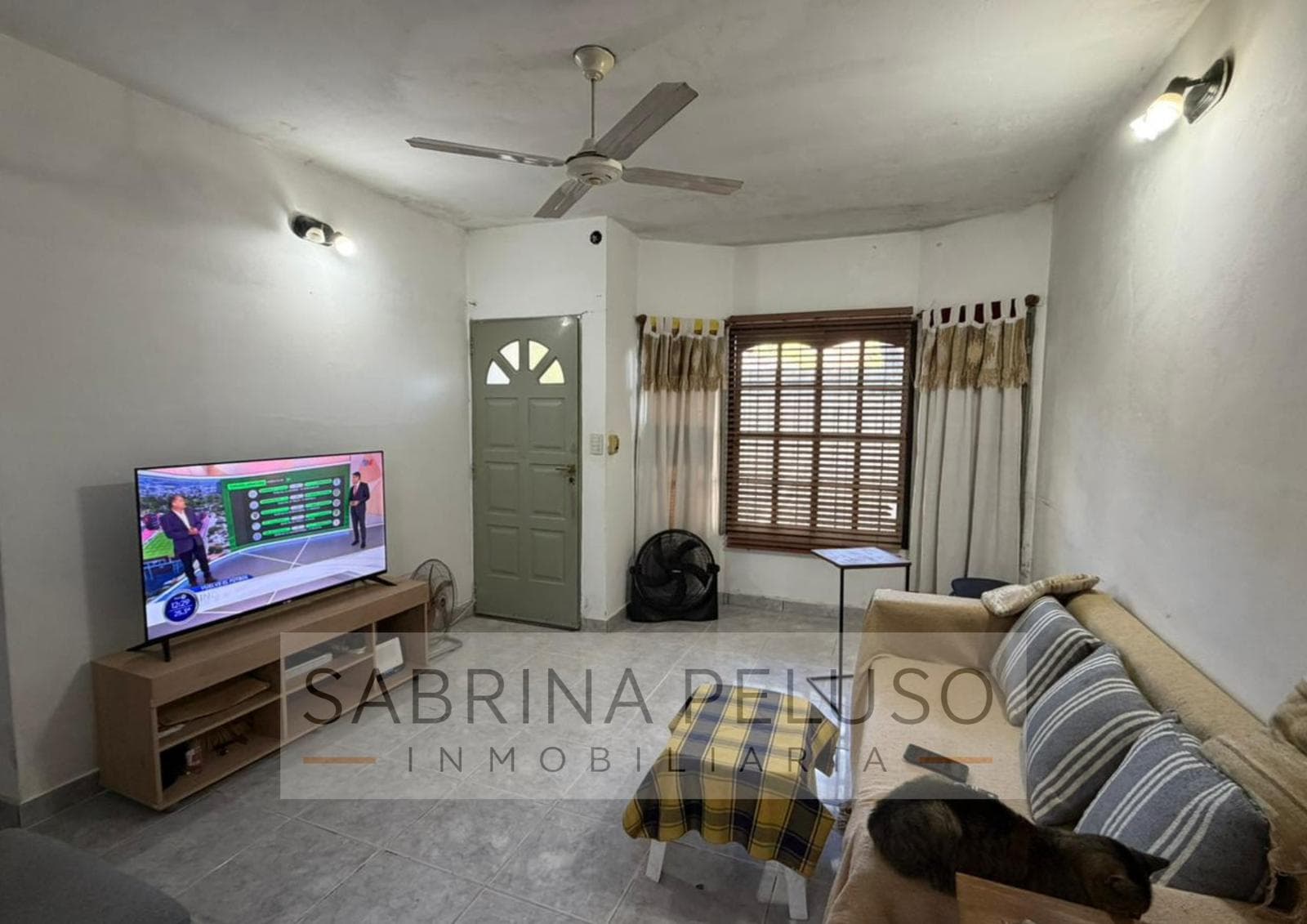 House for Sale in Merlo with a Garden and Driveway