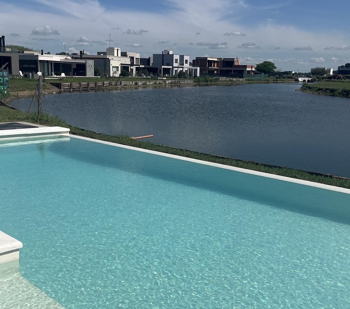 5-ROOM HOUSE FOR SALE NEAR THE LAGOON IN THE LA ALAMEDA NEIGHBORHOOD, CANNING