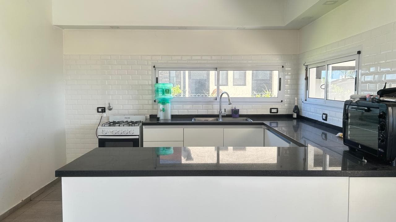 5-ROOM HOUSE FOR SALE IN THE LA ALAMEDA NEIGHBORHOOD, CANNING