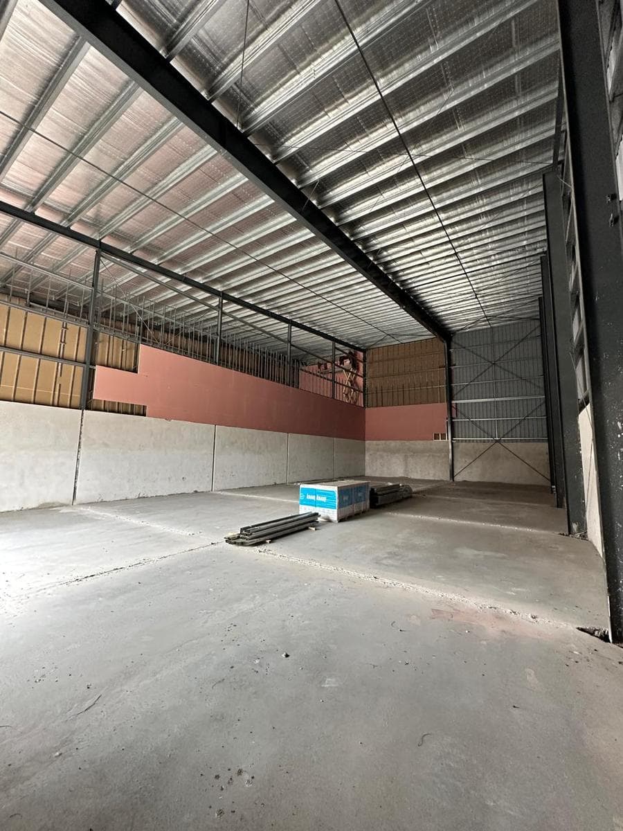 Warehouse for Rent on the Ring Road and Oroño Depot Center