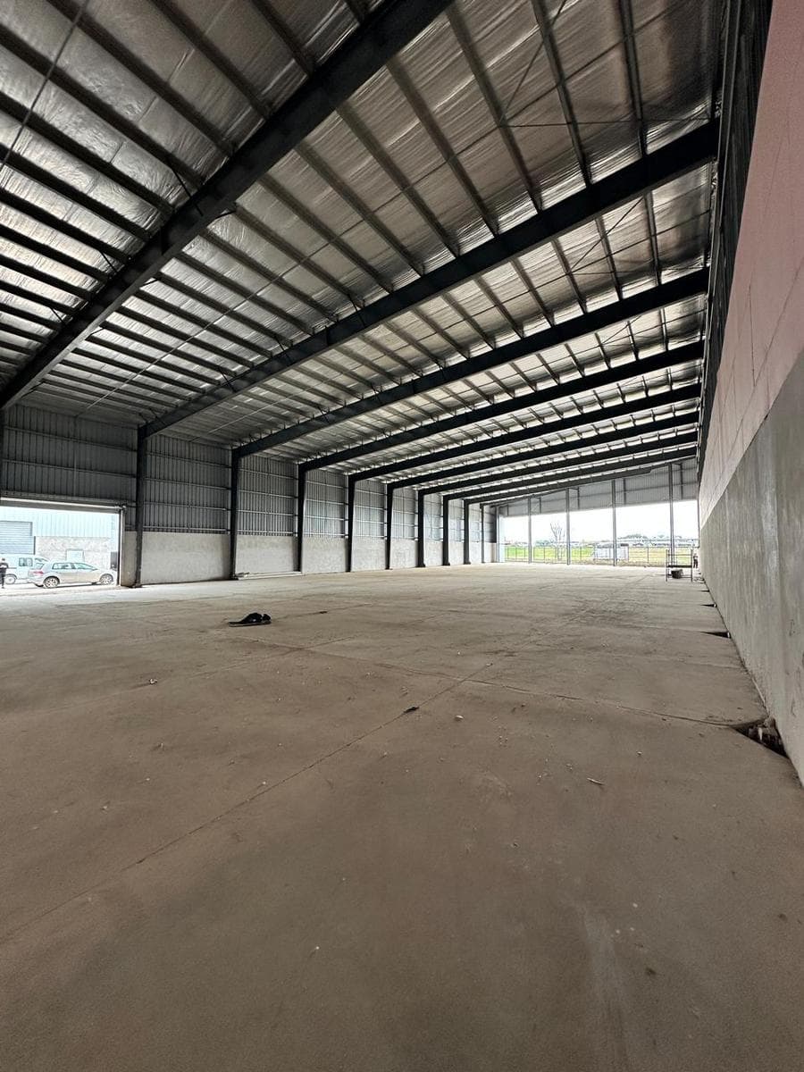 Warehouse for Rent on the Ring Road and Oroño Depot Center