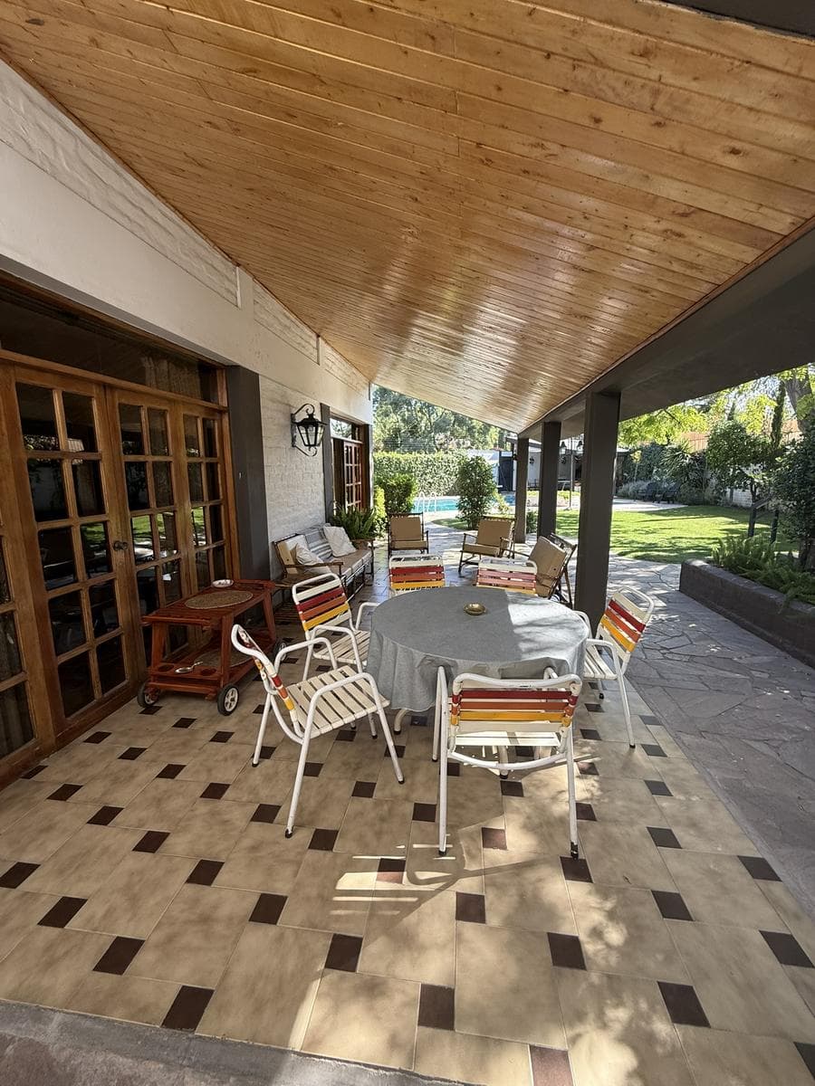 House in Chacras De Coria