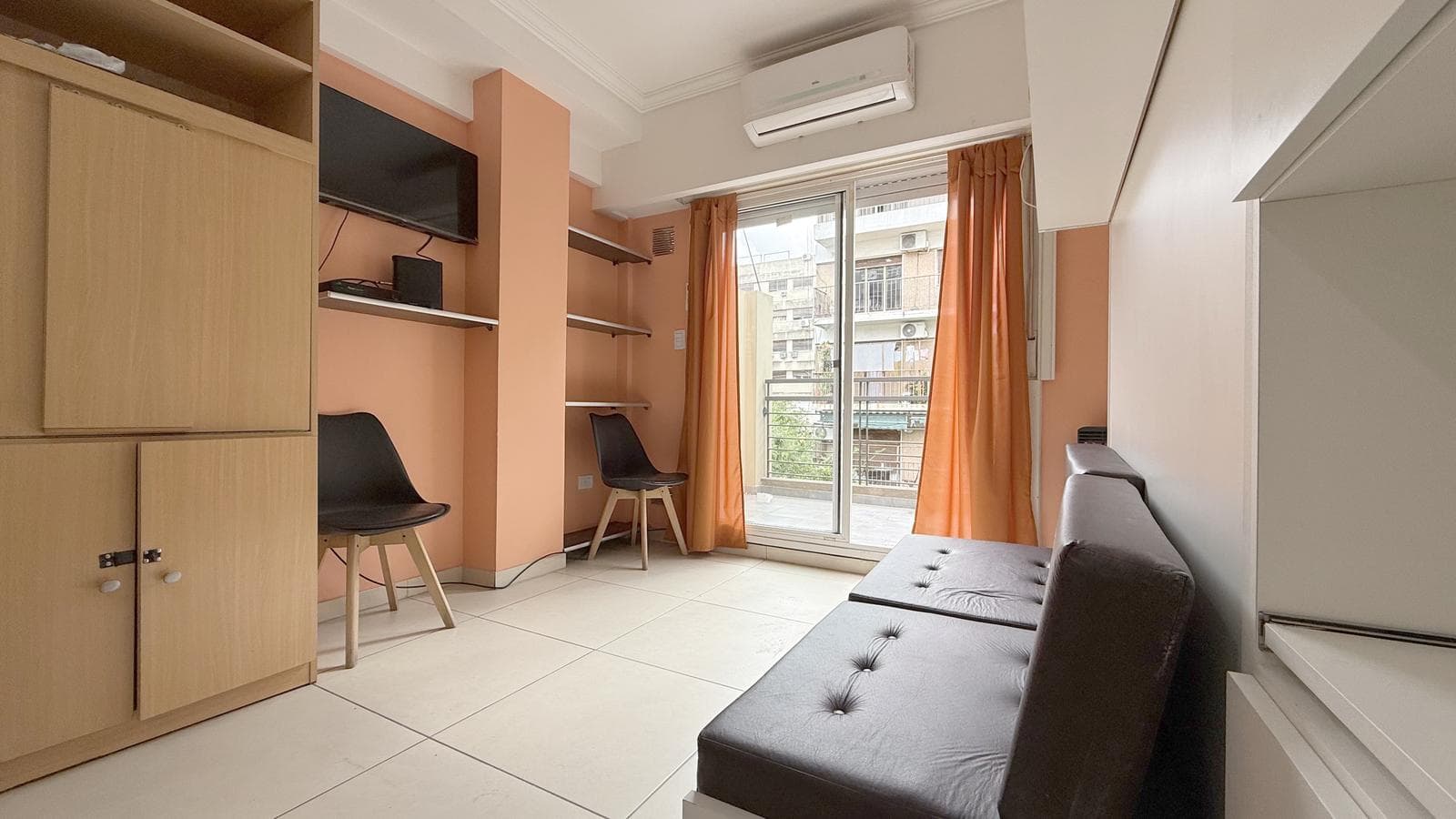 Apartment for Sale in Almagro: Studio with a Balcony and Private Terrace