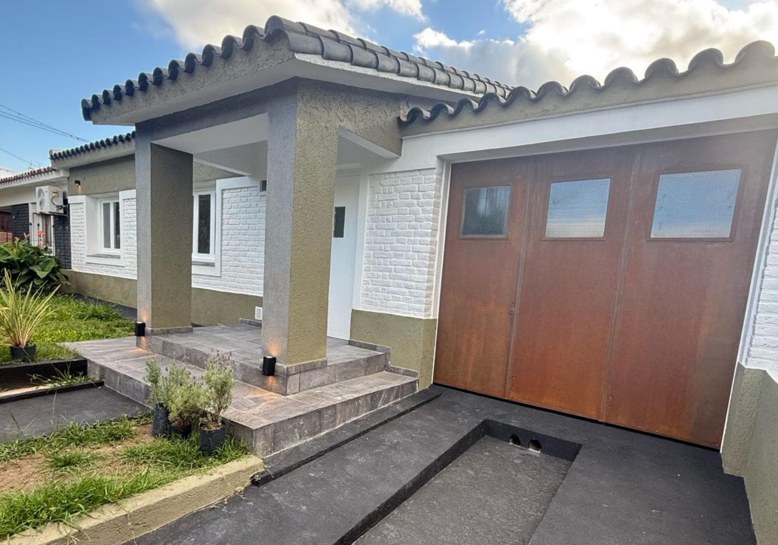 HOUSE FOR SALE IN LA FALDA