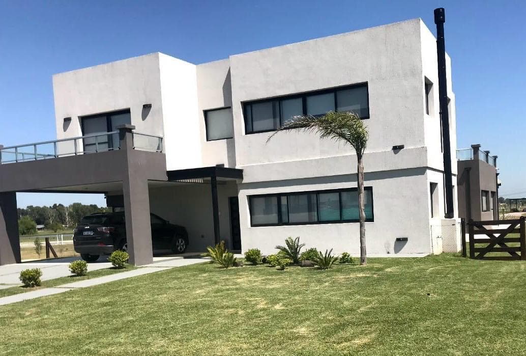 4-ROOM HOUSE FOR SALE IN THE LA ALAMEDA NEIGHBORHOOD, CANNING
