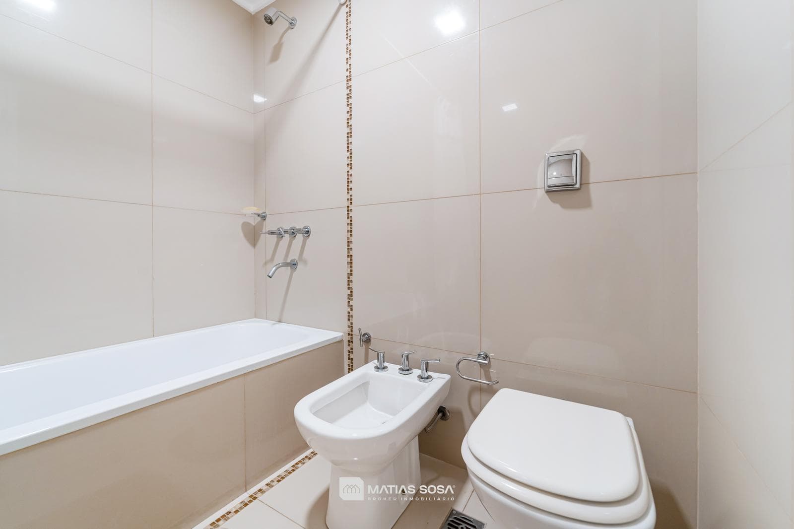 For Rent: 9 months - Apartment - 3 rooms - Ocean view - Parking space - Sofia III Building