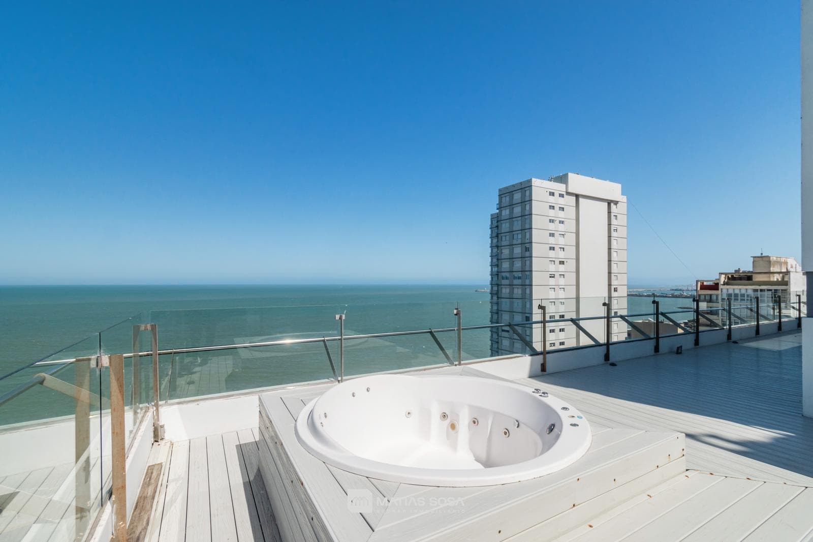 For Rent: 9 months - Apartment - 3 rooms - Ocean view - Parking space - Sofia III Building