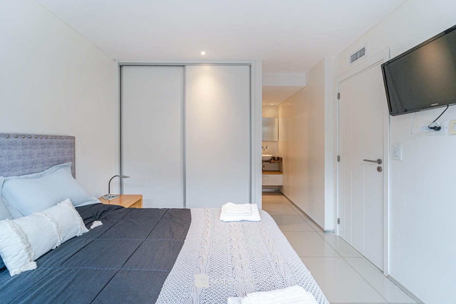 For Rent: 9 months - Apartment - 3 rooms - Ocean view - Parking space - Sofia III Building
