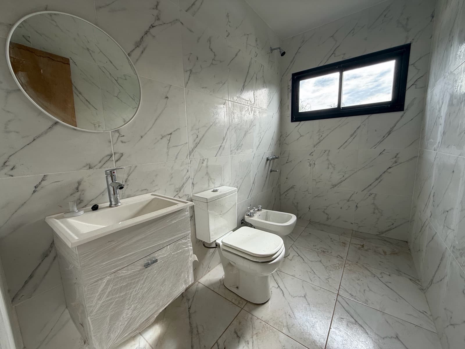 BRAND-NEW HOUSE FOR SALE WITH A POOL IN PUNTA CHACRA, ROLDAN