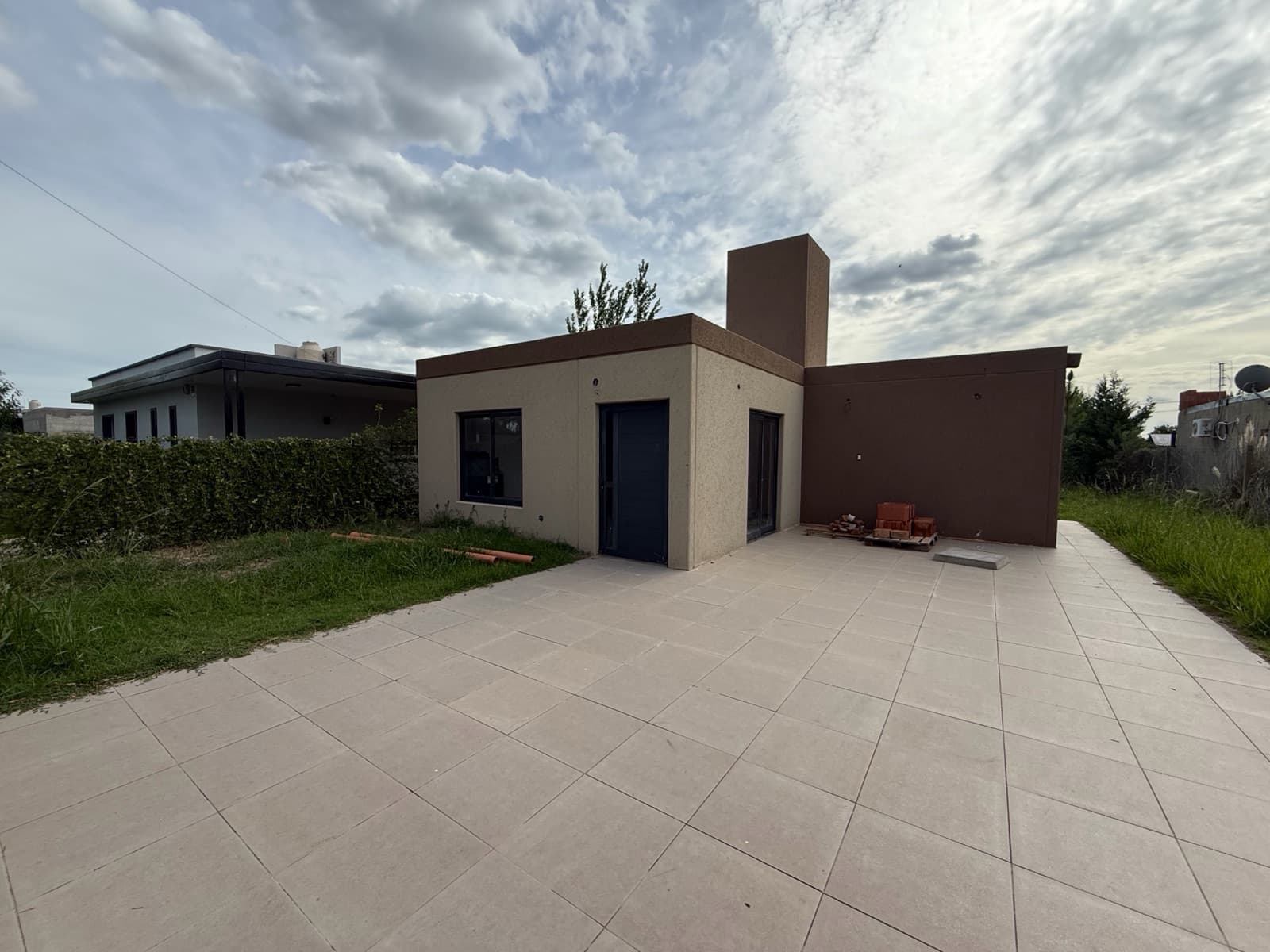 BRAND-NEW HOUSE FOR SALE WITH A POOL IN PUNTA CHACRA, ROLDAN