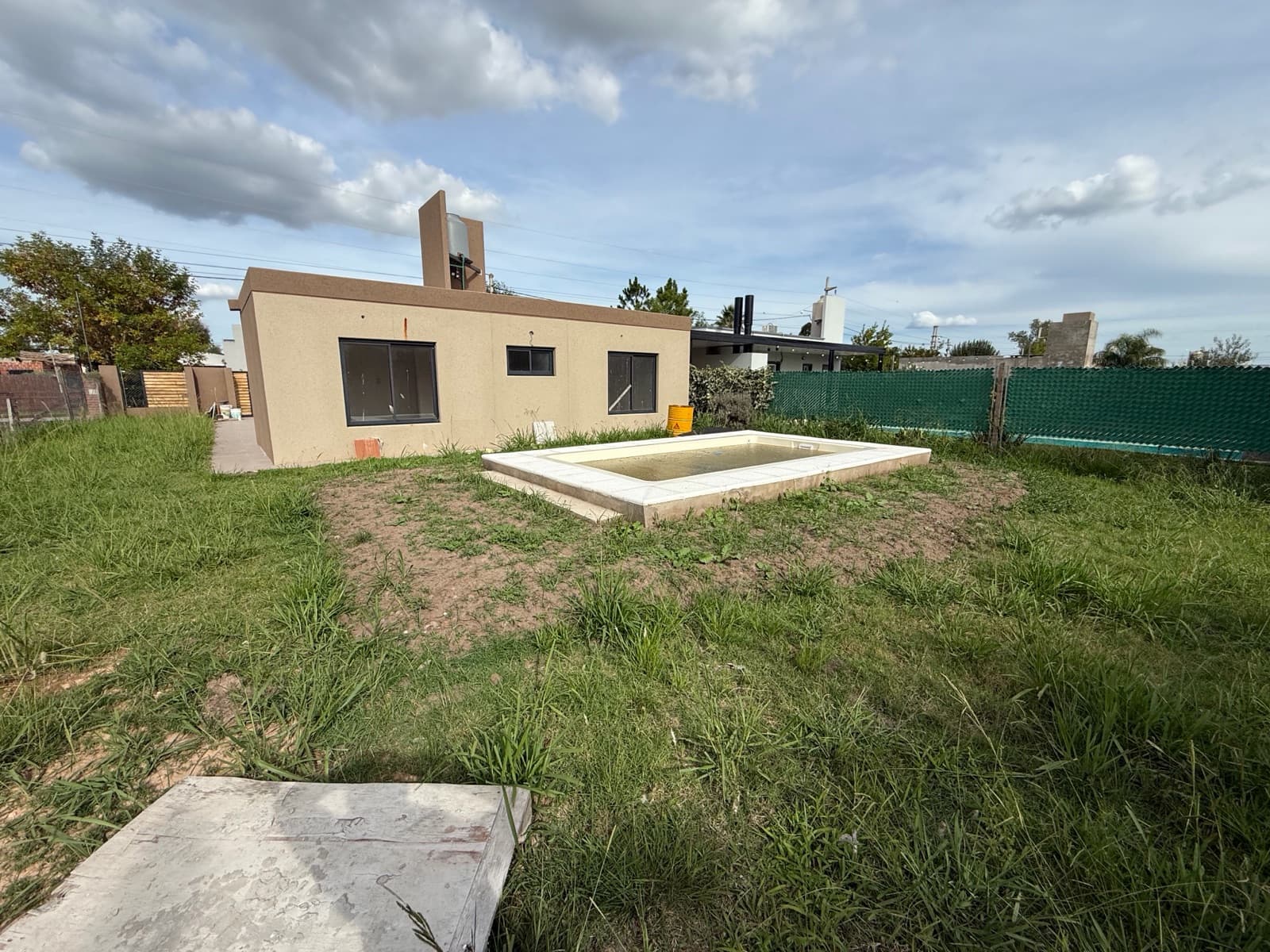 BRAND-NEW HOUSE FOR SALE WITH A POOL IN PUNTA CHACRA, ROLDAN
