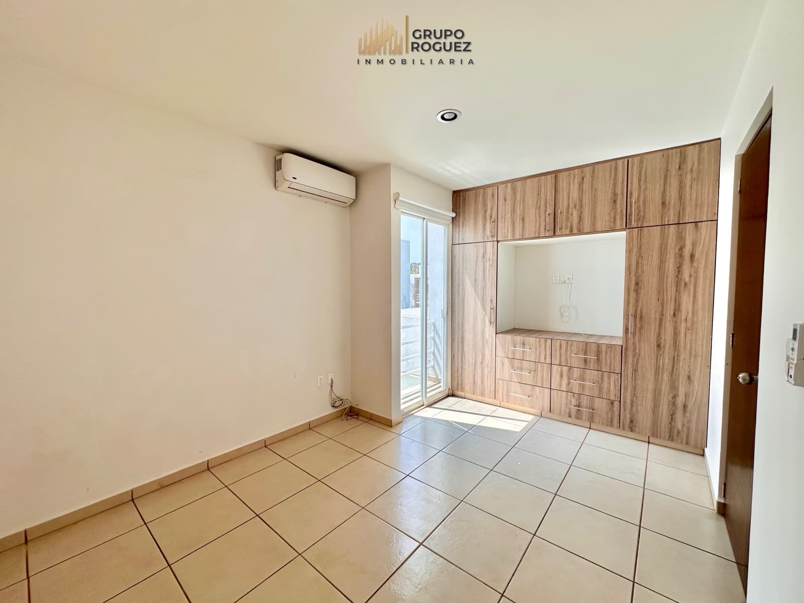 House in a Condominium - San Isidro