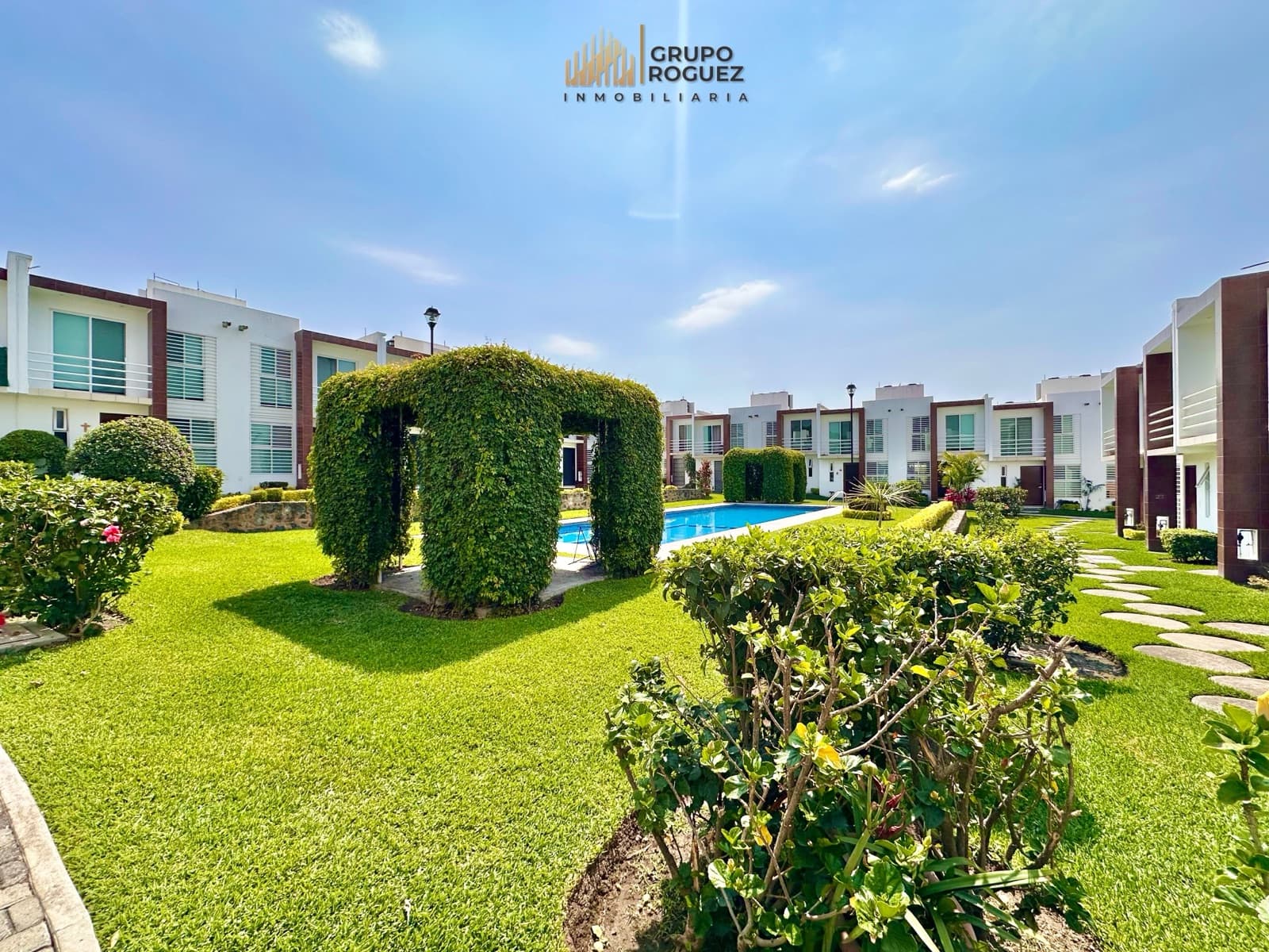 House in a Condominium - San Isidro