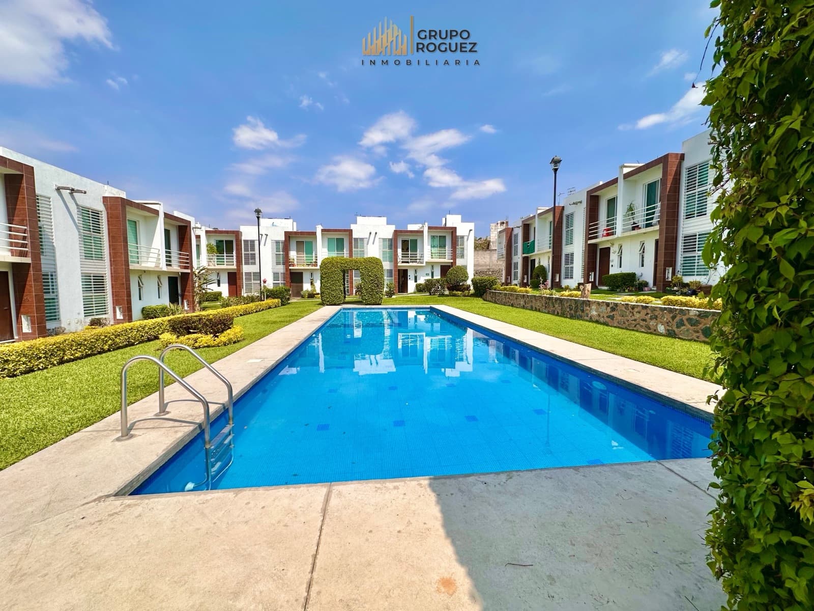 House in a Condominium - San Isidro