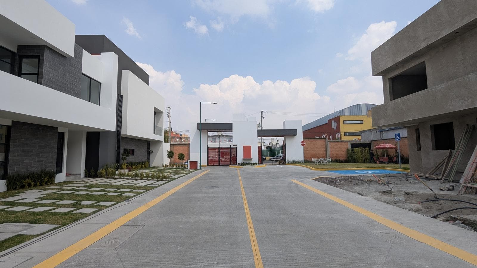NEW HOME FOR SALE IN METEPEC, PUERTA DE METEPEC RESIDENTIAL COMPLEX