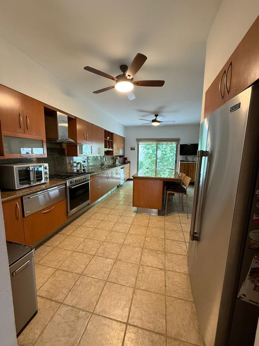 HOUSE FOR SALE IN THE CHIPINQUE RESIDENTIAL COMPLEX