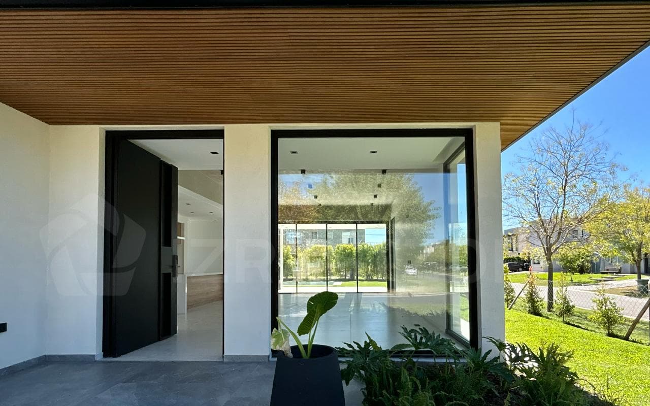 Modern house for sale in Nordelta, Las Tipas neighborhood, 3 or 4 bedrooms