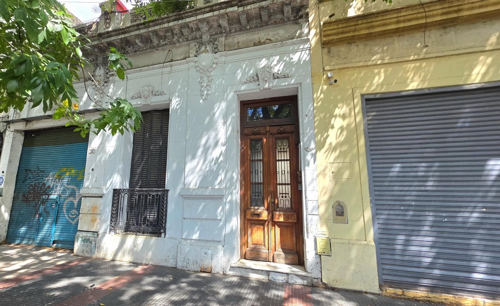Olivera 163: 5-room townhouse with courtyard and terrace