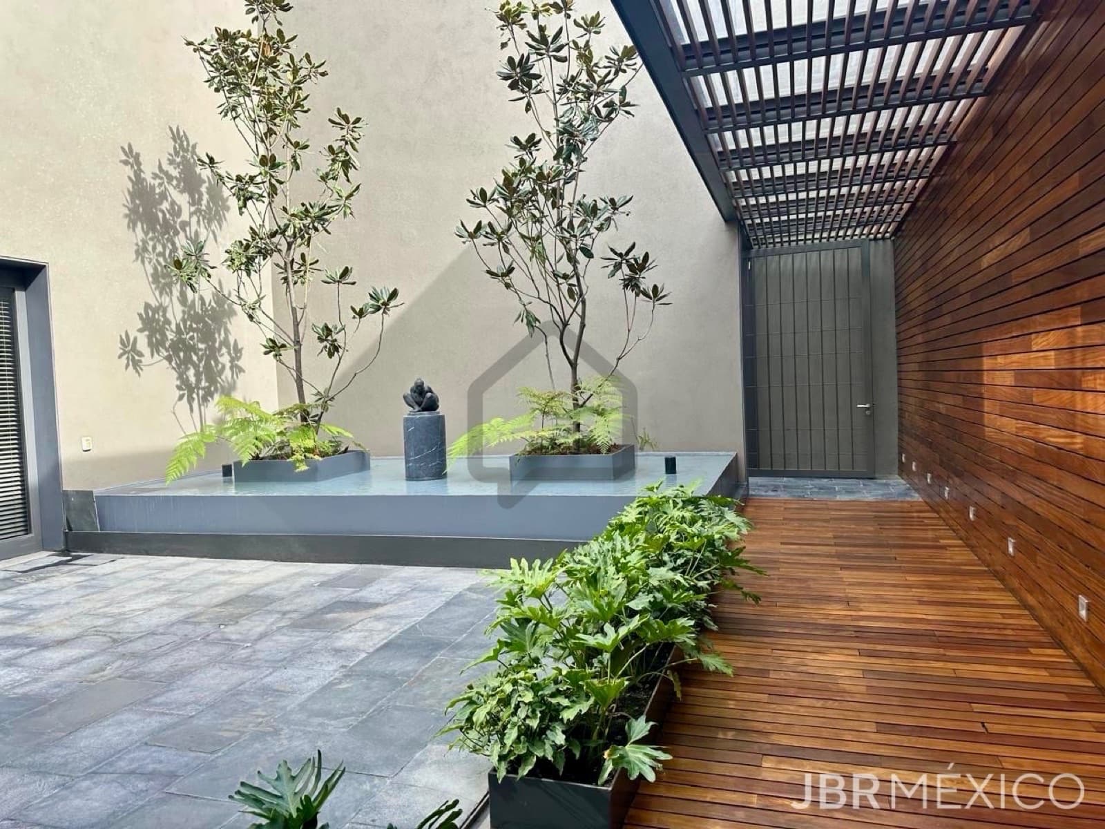 House in a Condominium Complex - Lomas de Bezares