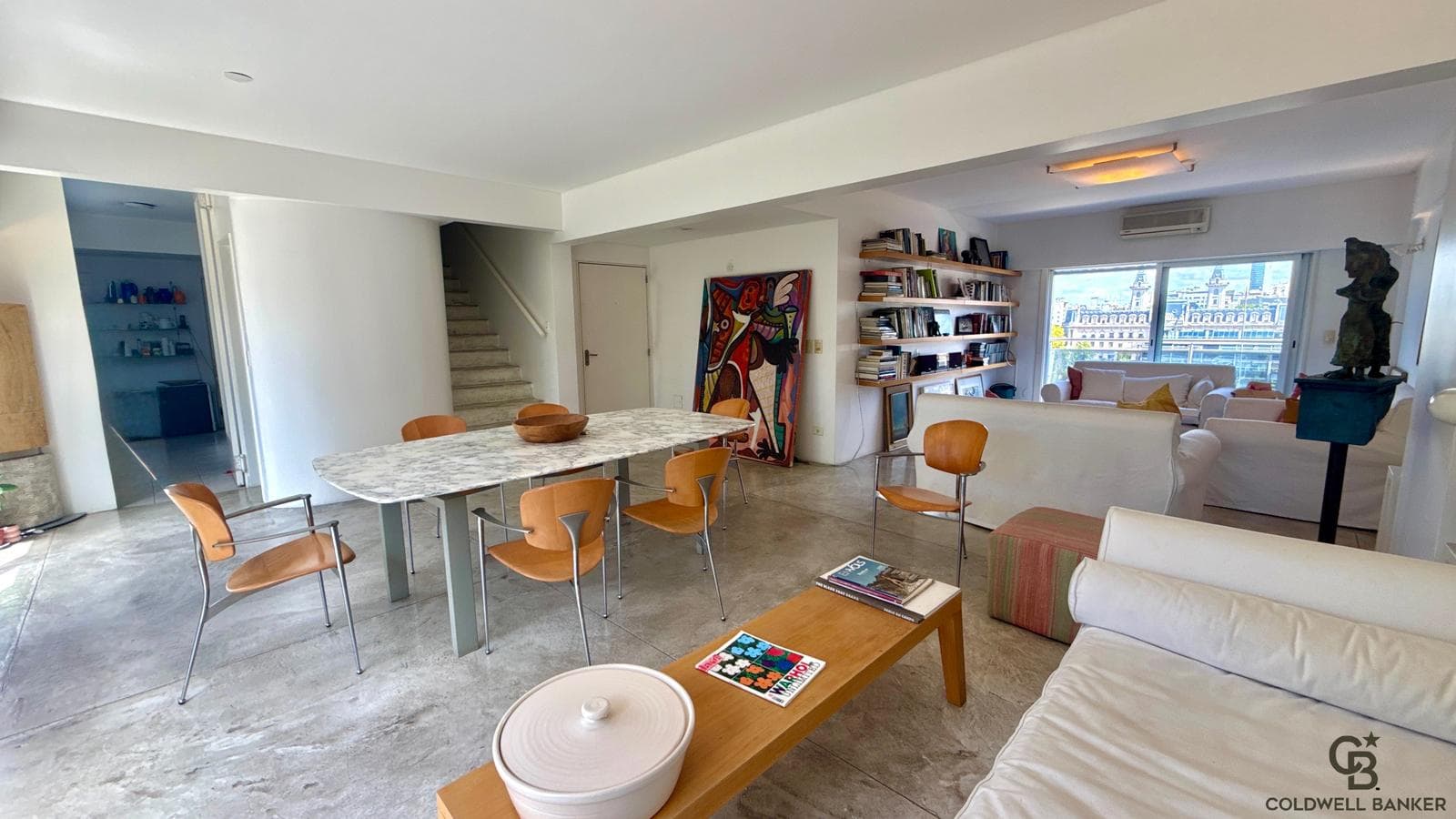 Modern, bright duplex with all amenities