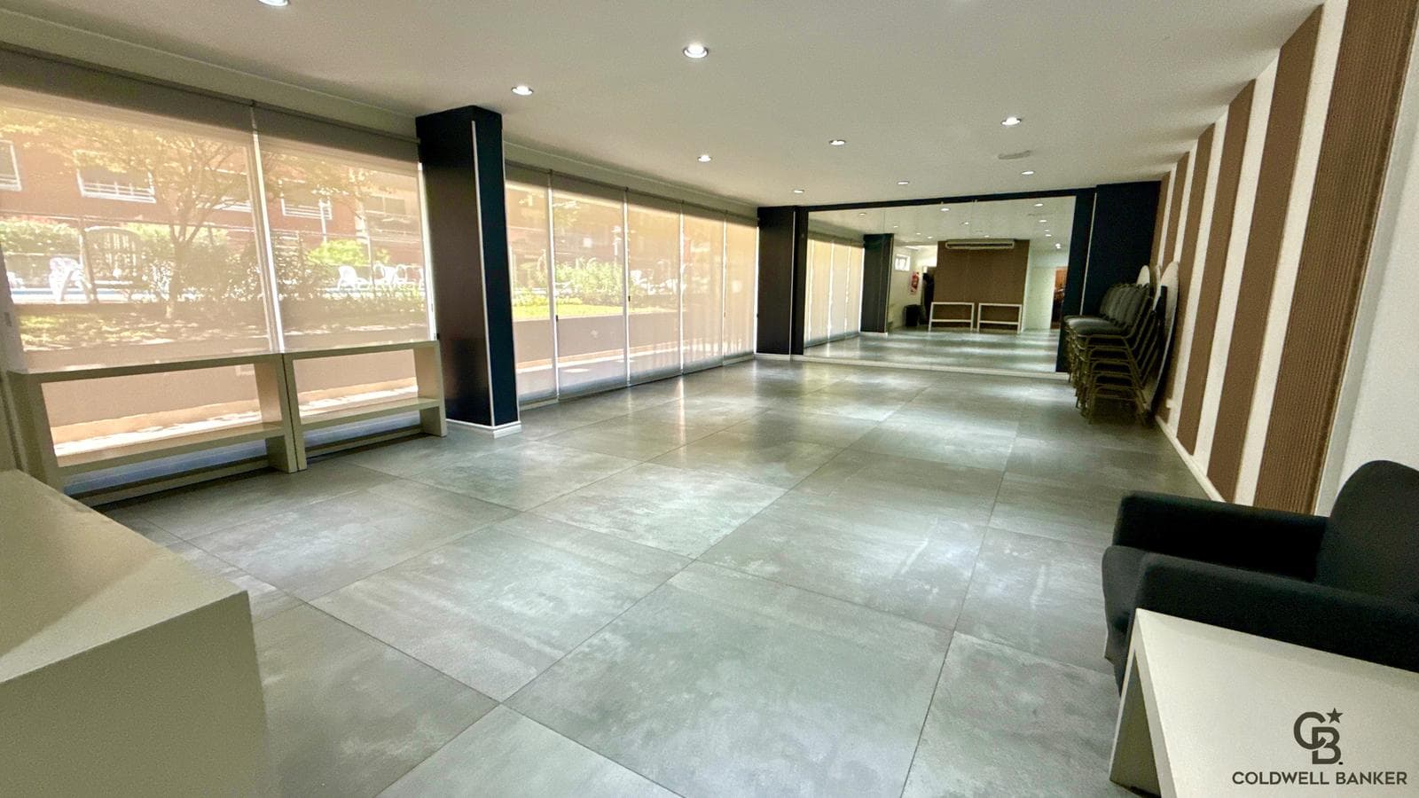 Modern, bright duplex with all amenities