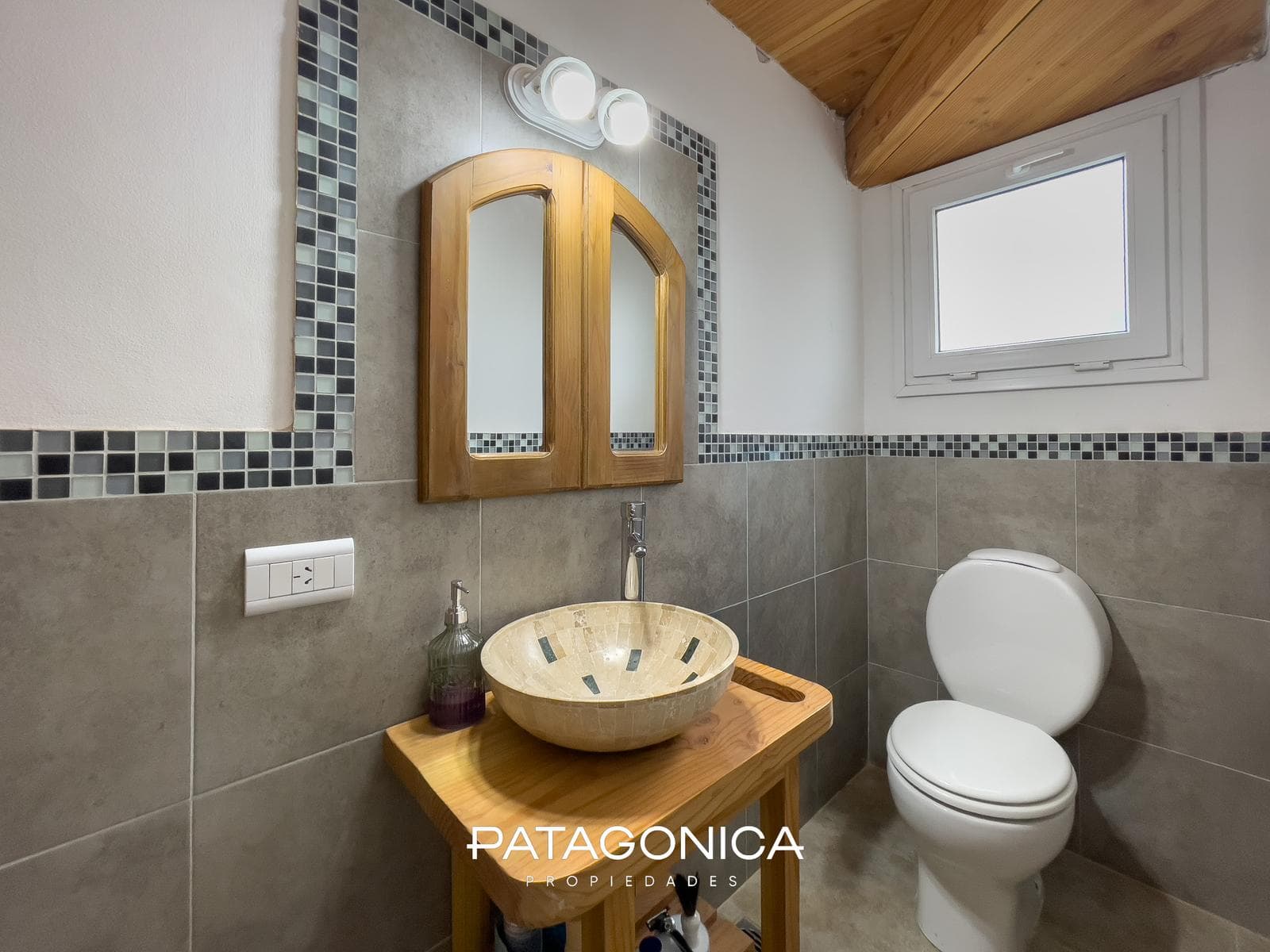 HOUSE FOR SALE: 120 M2, 2/3 BEDROOMS, PUERTO NEIGHBORHOOD, VILLA LA ANGOSTURA