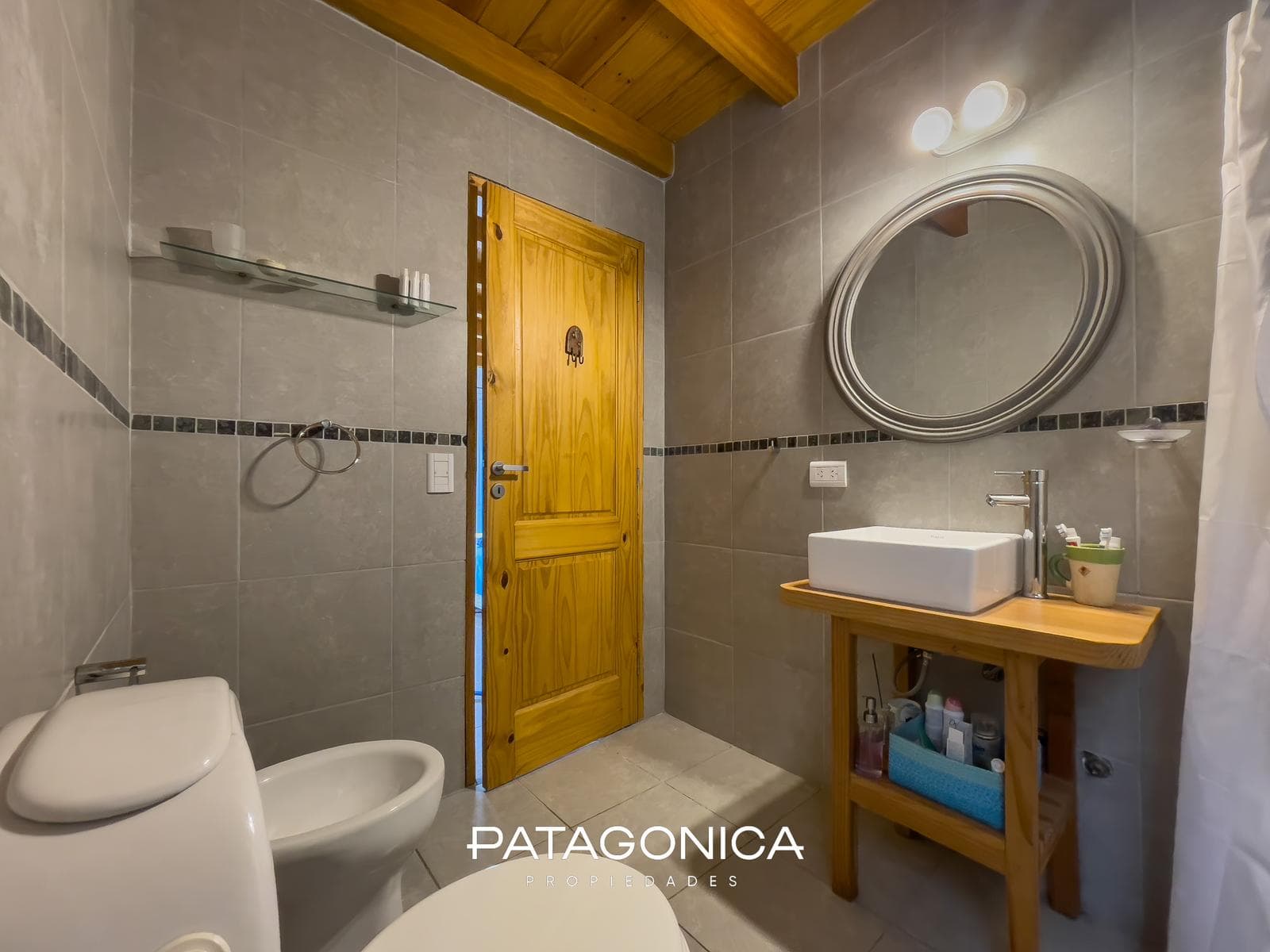 HOUSE FOR SALE: 120 M2, 2/3 BEDROOMS, PUERTO NEIGHBORHOOD, VILLA LA ANGOSTURA