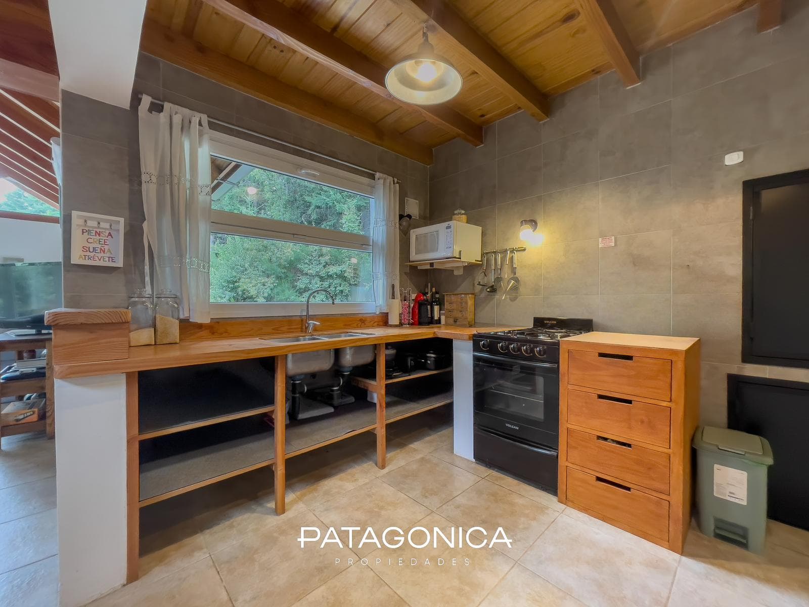 HOUSE FOR SALE: 120 M2, 2/3 BEDROOMS, PUERTO NEIGHBORHOOD, VILLA LA ANGOSTURA