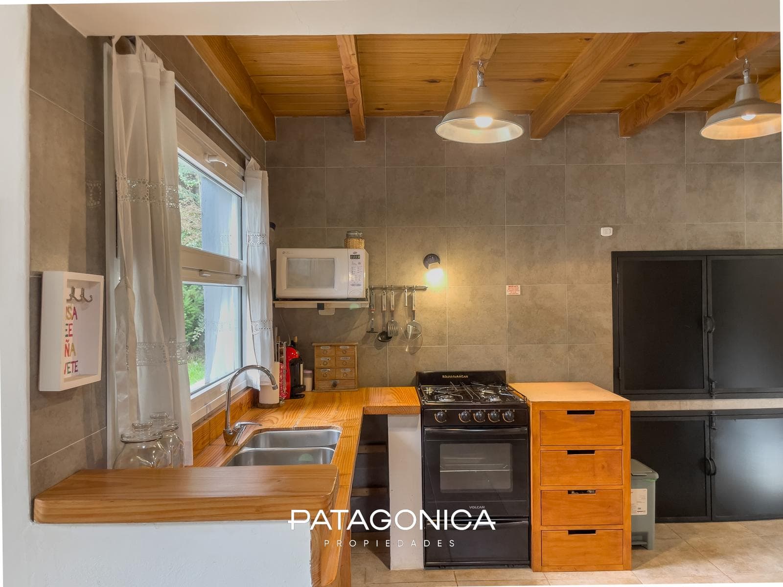 HOUSE FOR SALE: 120 M2, 2/3 BEDROOMS, PUERTO NEIGHBORHOOD, VILLA LA ANGOSTURA