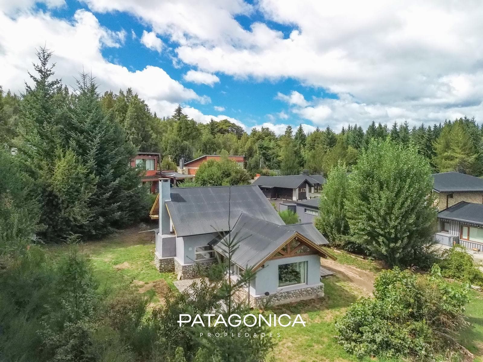 HOUSE FOR SALE: 120 M2, 2/3 BEDROOMS, PUERTO NEIGHBORHOOD, VILLA LA ANGOSTURA