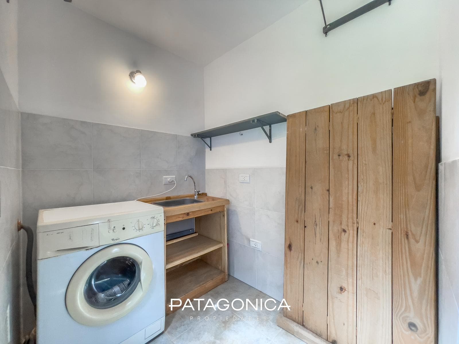 HOUSE FOR SALE: 120 M2, 2/3 BEDROOMS, PUERTO NEIGHBORHOOD, VILLA LA ANGOSTURA
