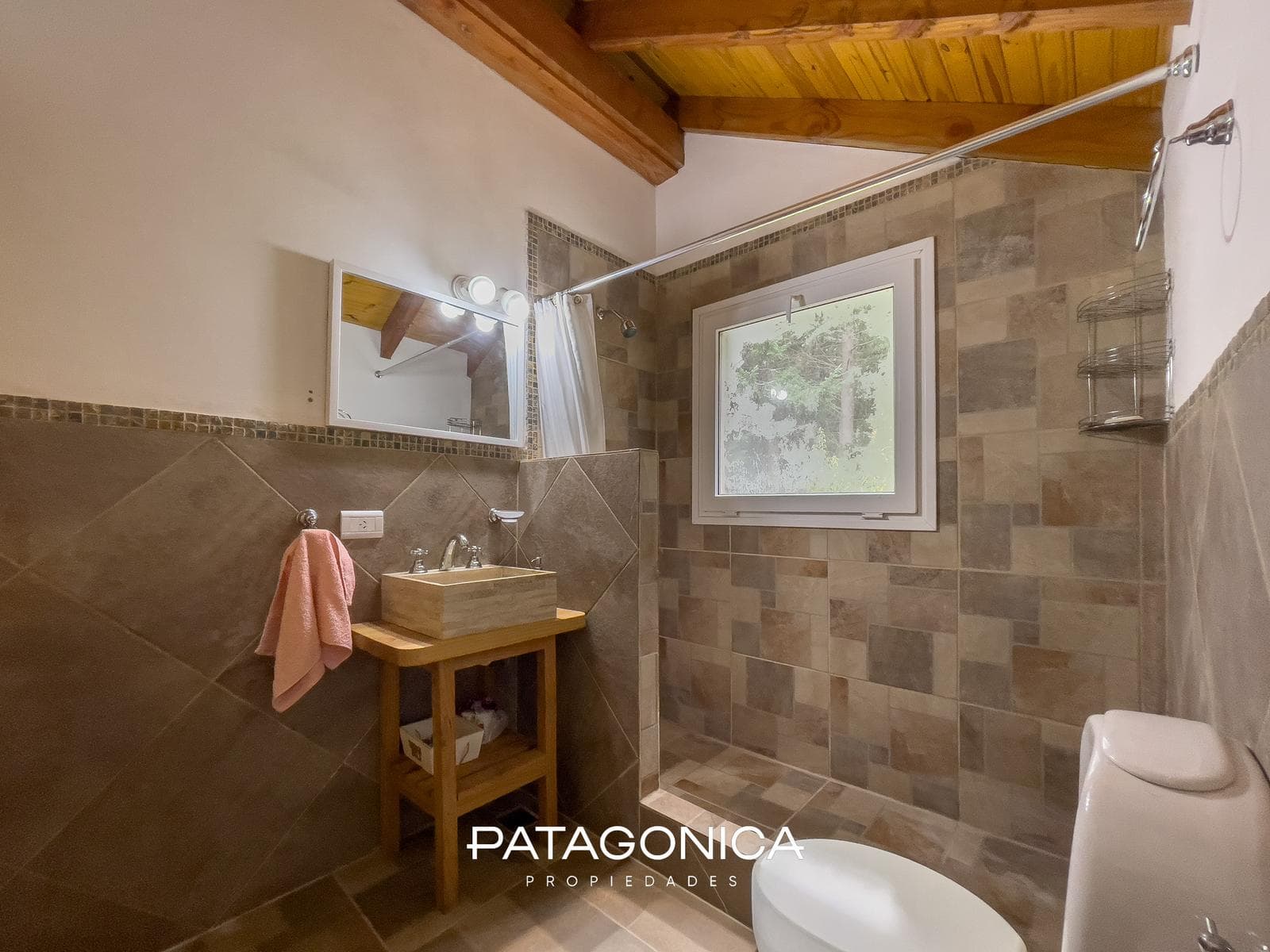 HOUSE FOR SALE: 120 M2, 2/3 BEDROOMS, PUERTO NEIGHBORHOOD, VILLA LA ANGOSTURA