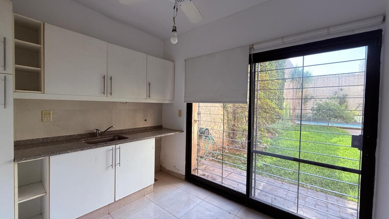 Three-Bedroom House for Sale with Garage, Barbecue Area, and Pool. Lourdes, Rosario