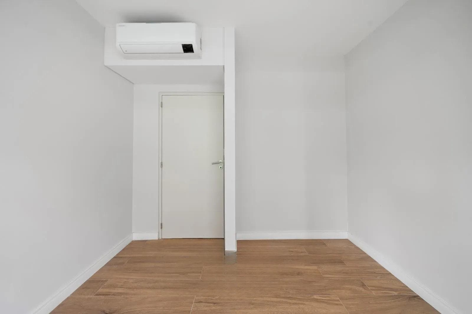5-Room Apartment for Sale with Guest Quarters in Palermo
