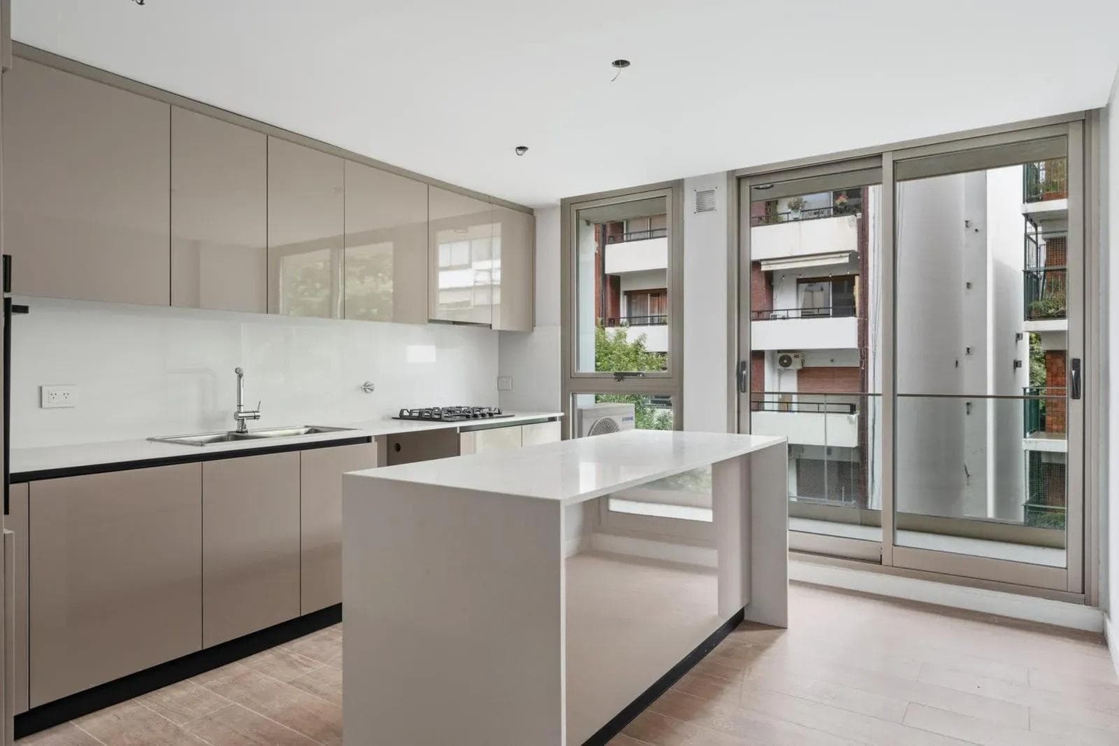 5-Room Apartment for Sale with Guest Quarters in Palermo