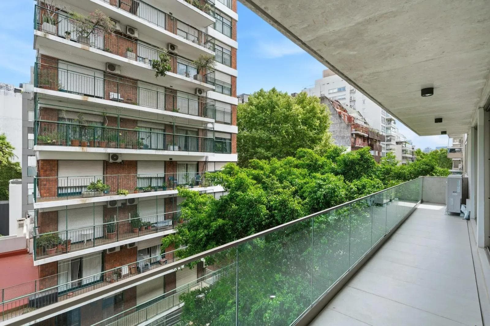 5-Room Apartment for Sale with Guest Quarters in Palermo