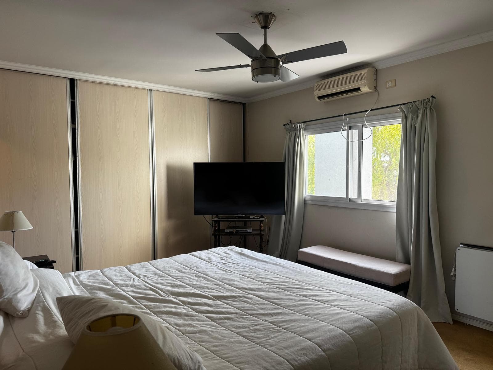 HOUSE FOR SALE IN LA ALAMEDA