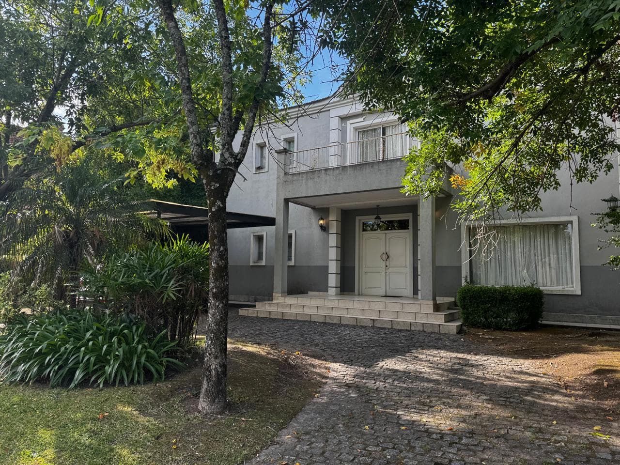 HOUSE FOR SALE IN LA ALAMEDA