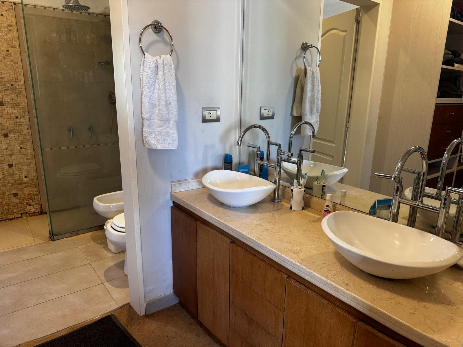 HOUSE FOR SALE IN LA ALAMEDA