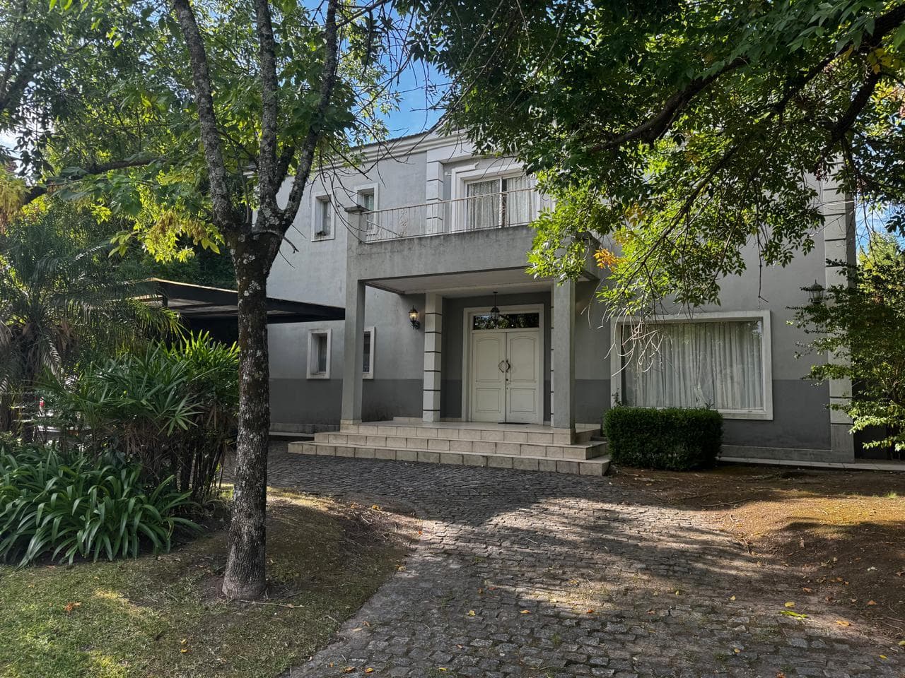 HOUSE FOR SALE IN LA ALAMEDA
