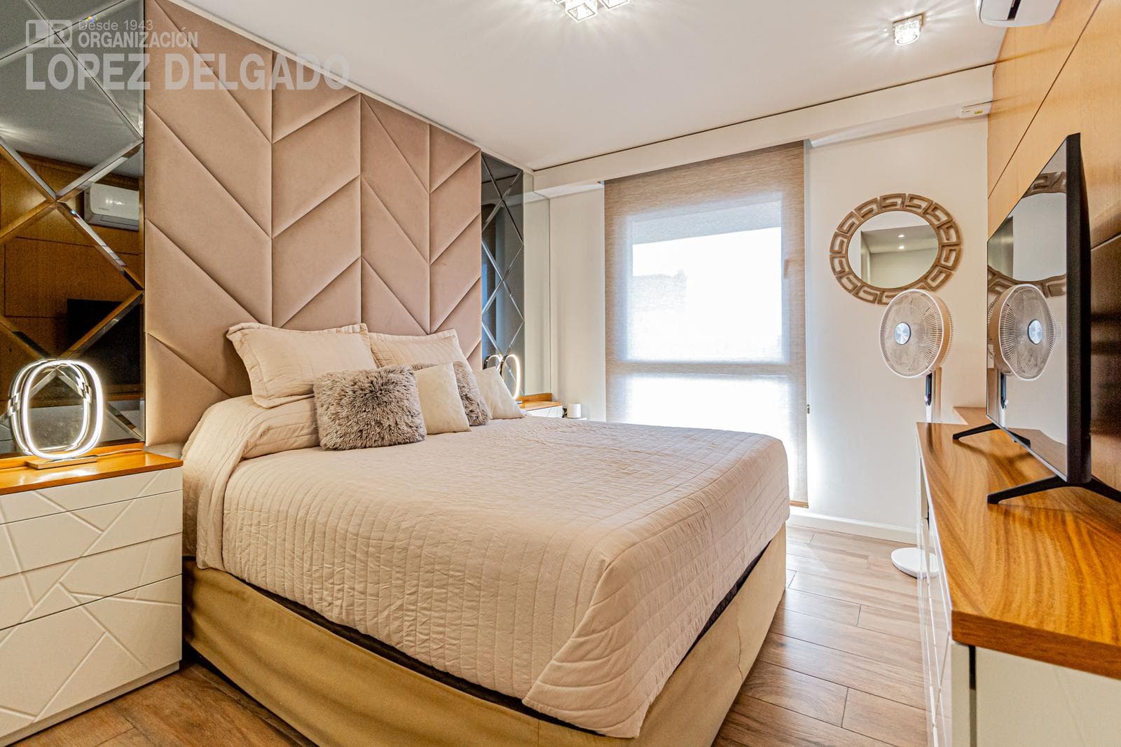 4-room triplex apartment facing the street with a garage, fully furnished, in the Villa del Parque shopping center