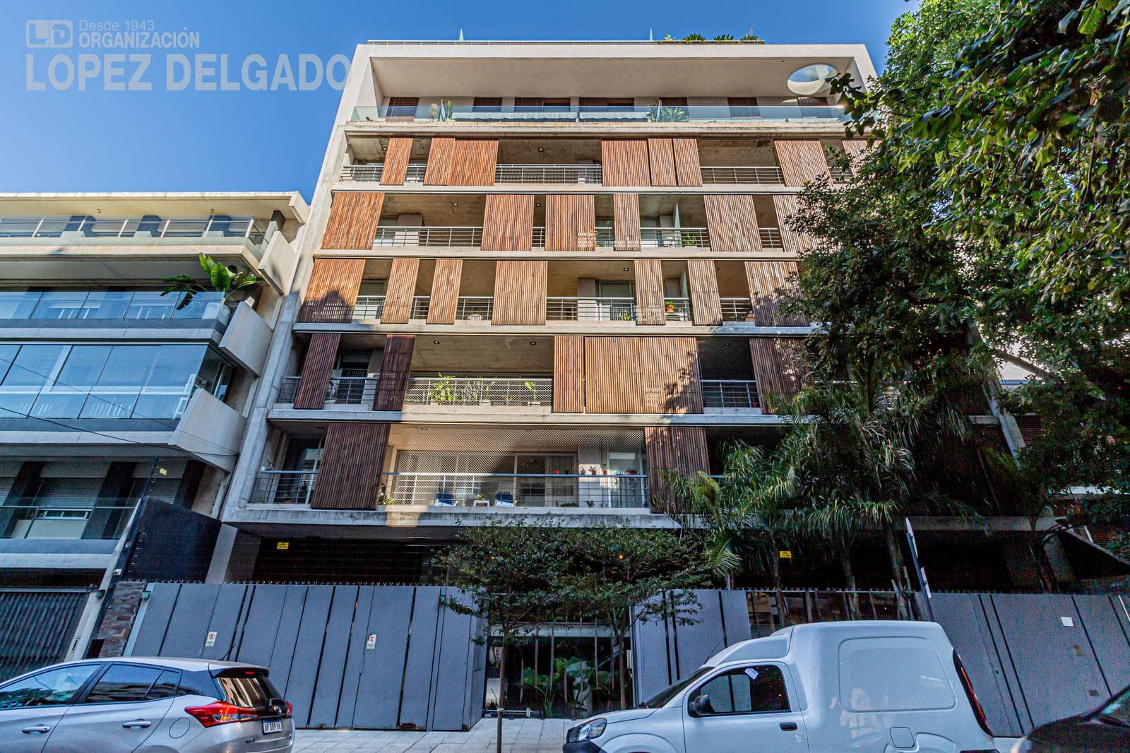 4-room triplex apartment facing the street with a garage, fully furnished, in the Villa del Parque shopping center