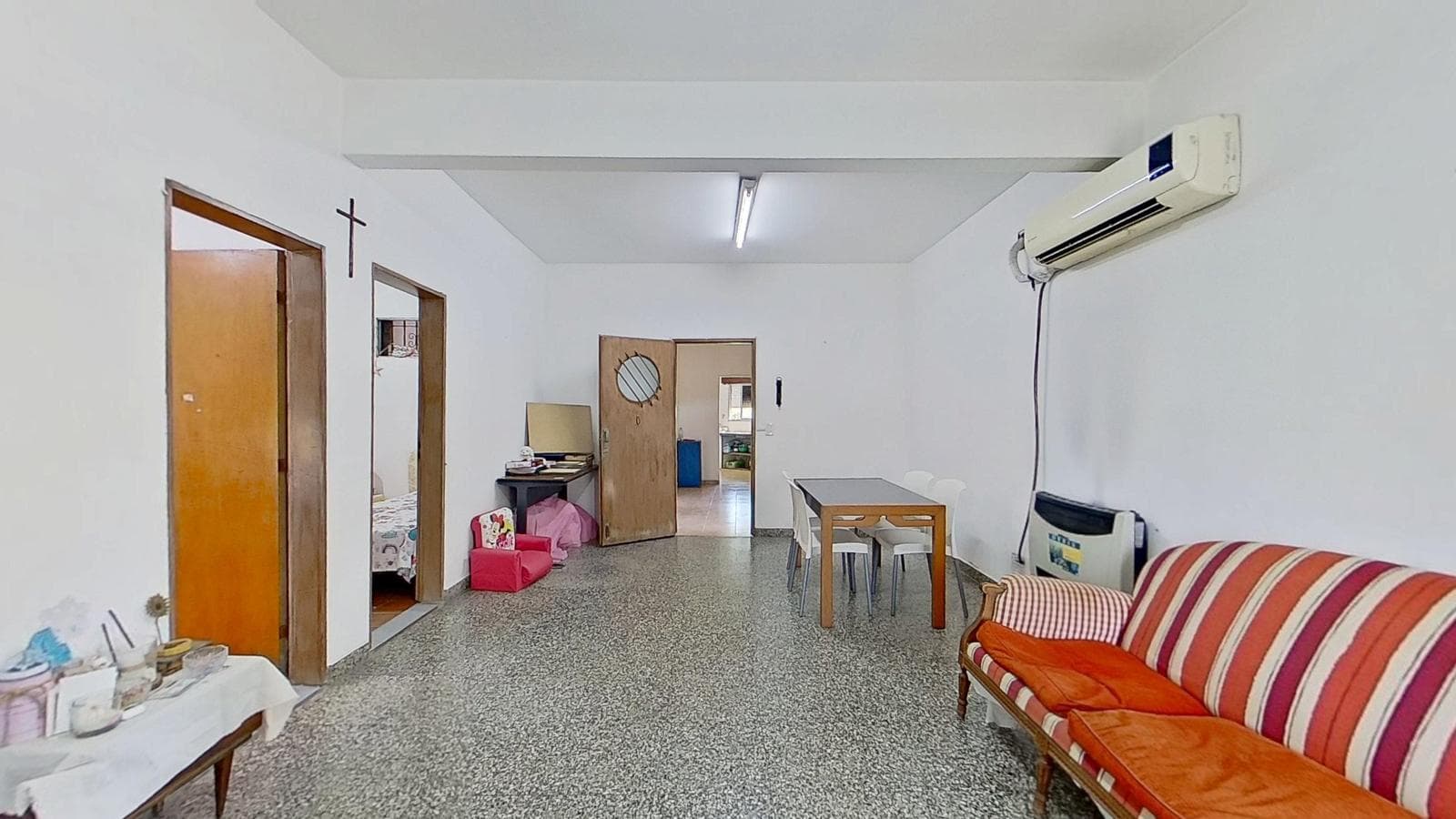 House for Sale: 4 Rooms, Patio, and Terrace in West Berazategui