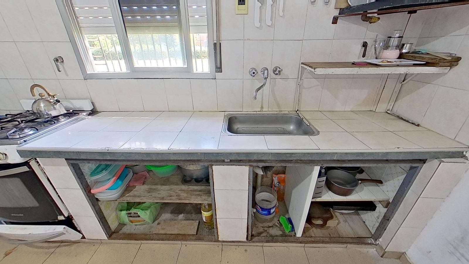House for Sale: 4 Rooms, Patio, and Terrace in West Berazategui